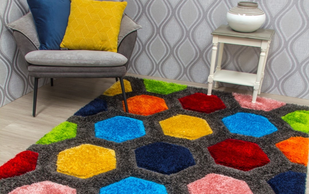 Shag pile rug with colourful patterns