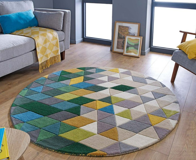 Round rugs with geometric patterns